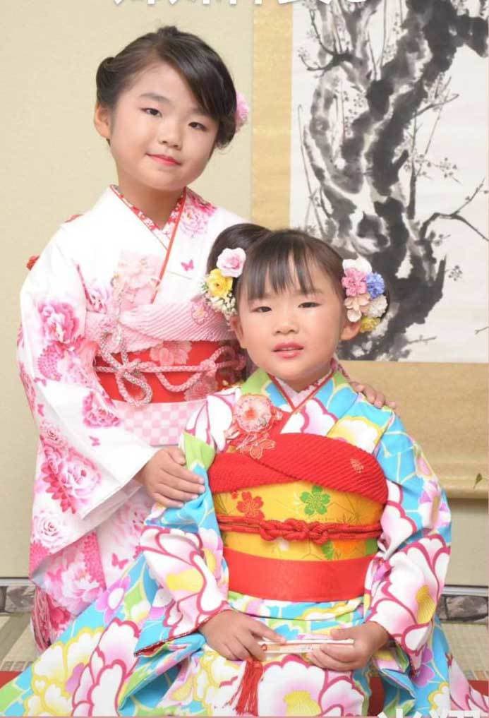 茨城県鉾田市光翔　レンタル＆フォトスタジオ。七五三の着物を着た姉妹の画像
